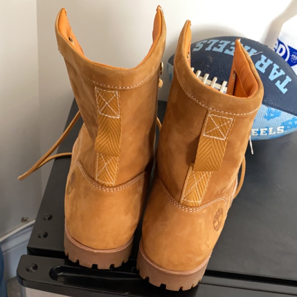 Tan timberland. Never worn but do not have tags.